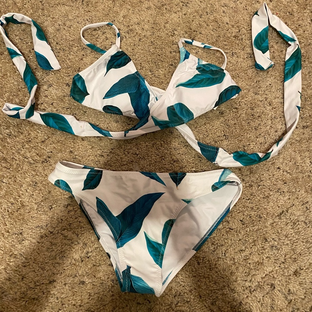 Green & White Cupshe Tie-Back Swim Set